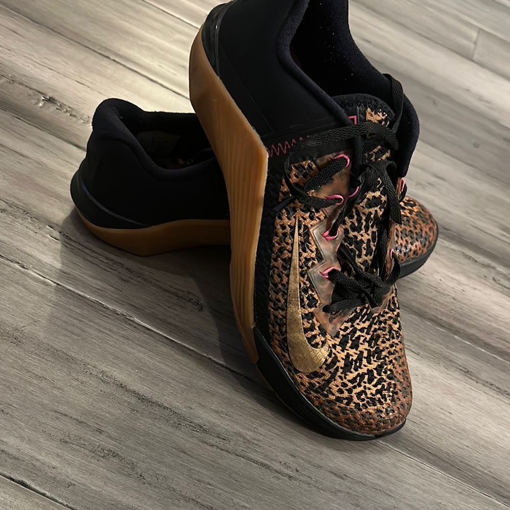 Stylish Leopard Print Women's Sneakers